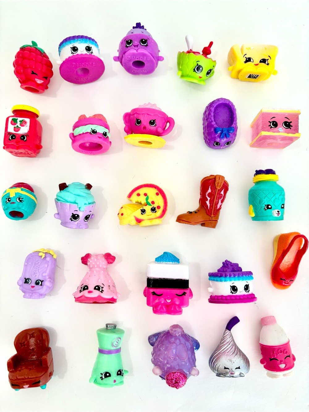 25 Shopkins LOT Small Toy Collectables